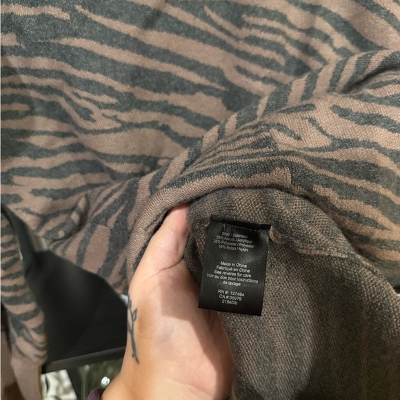 Heartloom Brown and Black Animal Print Sweater size medium - Picture 6 of 9